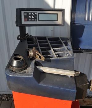 Reifenwuchtmaschine HOFMANN Geodyna 5001.2 Wuchtmaschine Auswuchtmasche Wuchte
