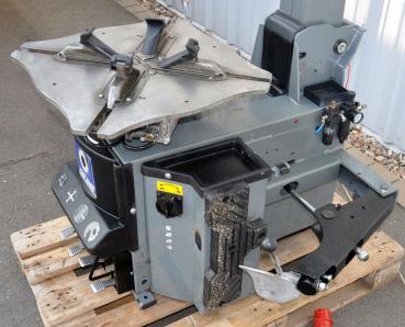 GIULIANO S224 F Reifenmontiermaschine Montiermaschine Reifenwechselmaschine
