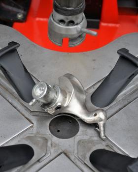 Reifenmontiermaschine GIULIANO S231 PAX Runflat Hilfsarm Reifenwechselmaschine