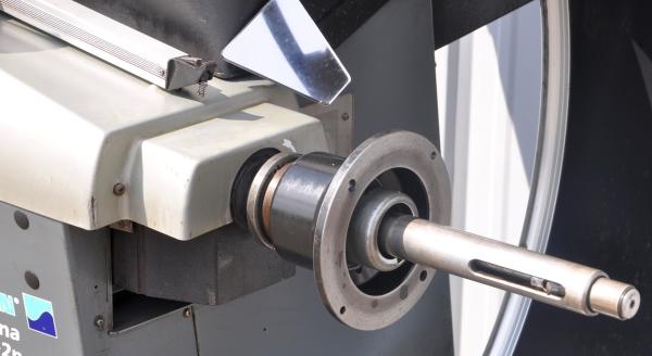 Reifenwuchtmaschine HOFMANN Geodyna 6300 2P Auswuchtmaschine Powerclamp Wuchte