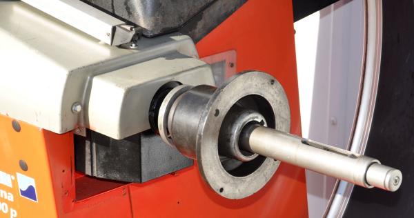 Reifenwuchtmaschine HOFMANN Geodyna 6300 P Auswuchtmaschine Powerclamp Wuchte