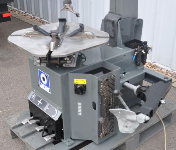 Reifenmontiermaschine GIULIANO S224 Montiermaschine Reifenwechselmaschine