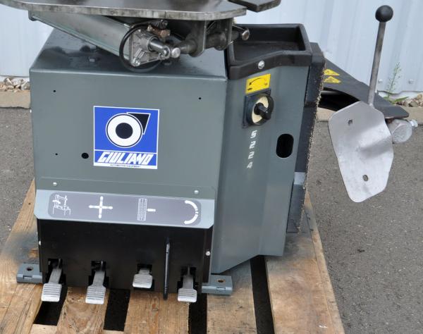 Reifenmontiermaschine GIULIANO S224 Montiermaschine Reifenwechselmaschine