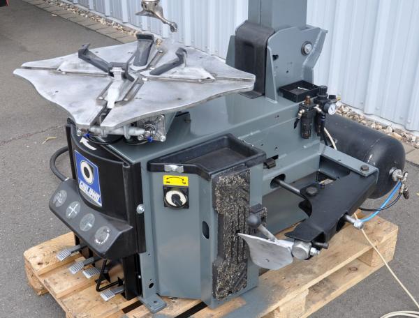 GIULIANO S224 Montiermaschine Schockbefüller Reifenmontiermaschine Luftbooster