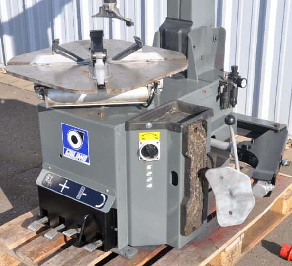 GIULIANO S224 Montiermaschine Reifenmontiermaschine Reifenwechselmaschine