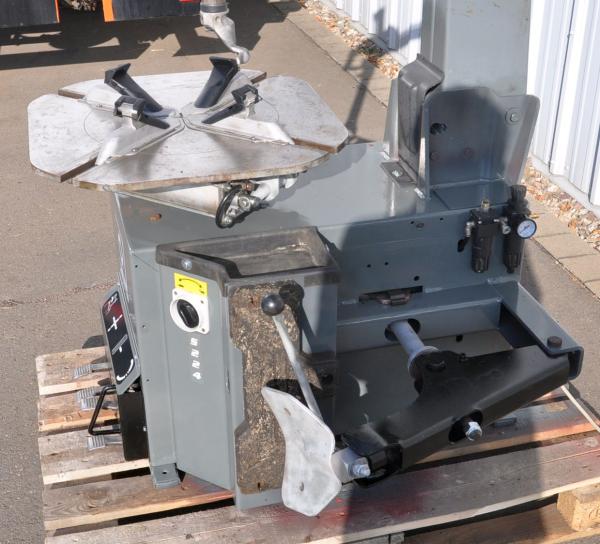 GIULIANO S224 Montiermaschine Reifenmontiermaschine Reifenwechselmaschine