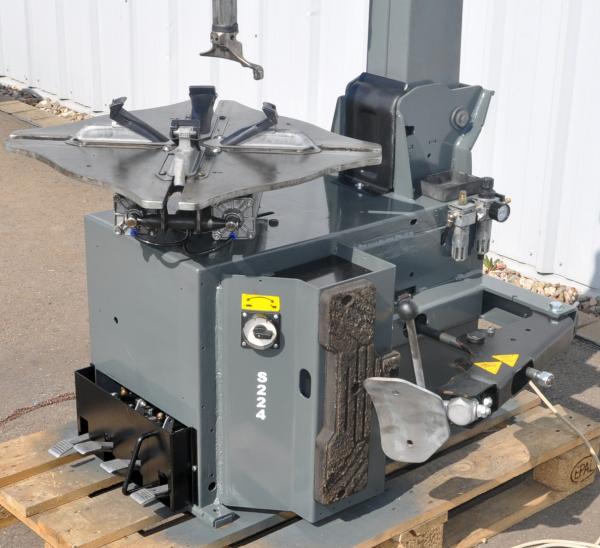 GIULIANO S224 Reifenmontiermaschine Montiermaschine Reifenwechselmaschine
