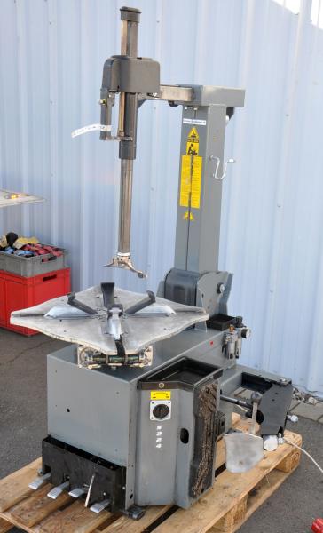 Reifenmontiermaschine GIULIANO S224 Montiermaschine Reifenwechselmaschine