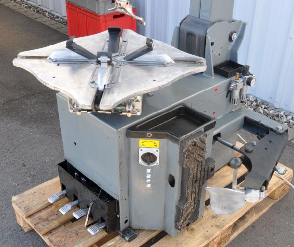 Reifenmontiermaschine GIULIANO S224 Montiermaschine Reifenwechselmaschine