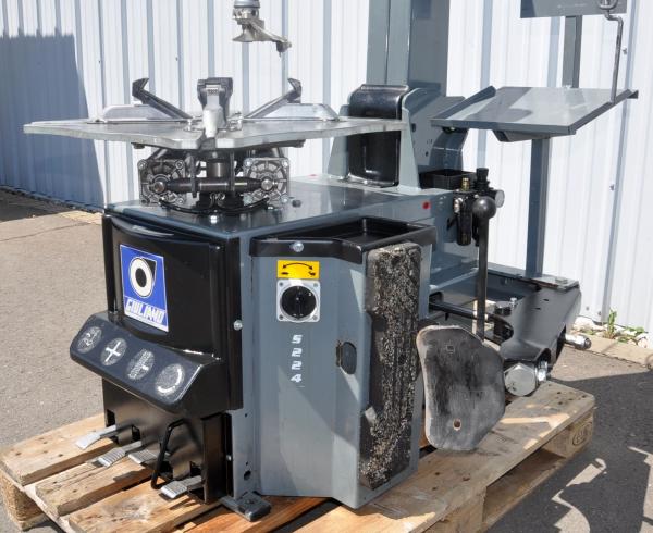 Reifenmontiermaschine GIULIANO S224 Montiermaschine Reifenwechselmaschine