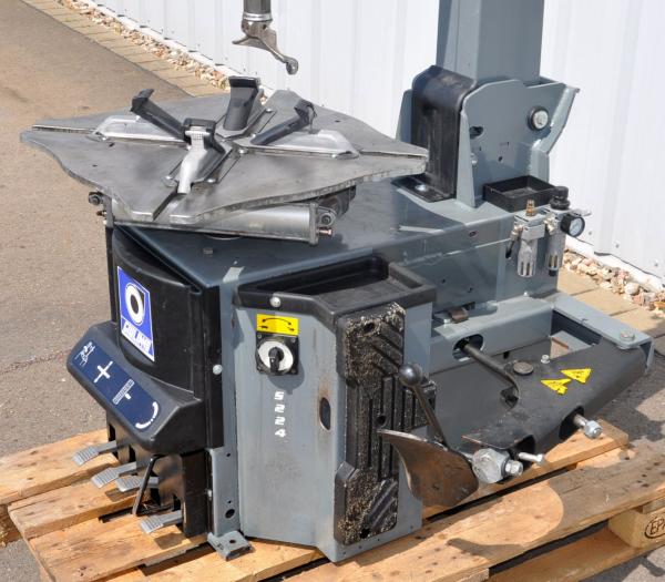 Reifenmontiermaschine GIULIANO S224 Montiermaschine Reifenwechselmaschine