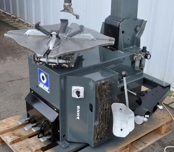 GIULIANO S224 Reifenmontiermaschine mit Schockbefüller Montiermaschine