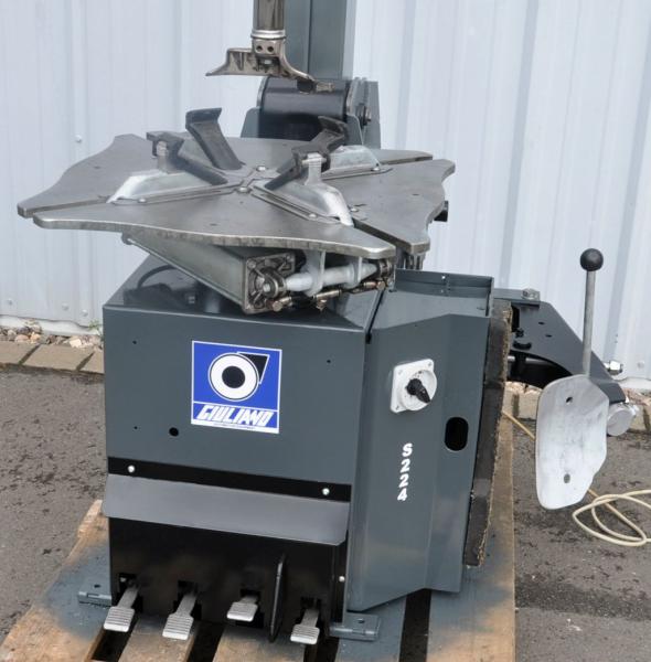 GIULIANO S224 Reifenmontiermaschine mit Schockbefüller Montiermaschine
