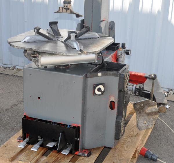 GIULIANO S224 Reifenmontiermaschine Montiermaschine Reifenwechselmaschine