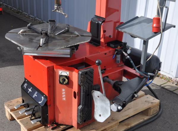 GIULIANO S224 Montiermaschine Schockbefüller Reifenmontiermaschine Luftbooster
