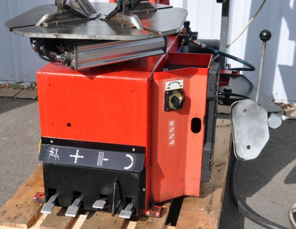 GIULIANO S224 Montiermaschine Schockbefüller Reifenmontiermaschine Luftbooster