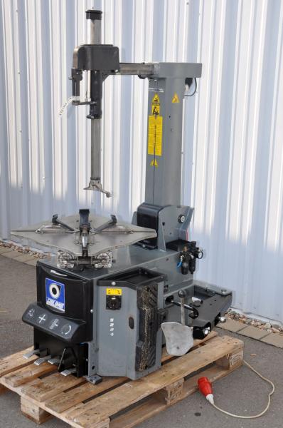 GIULIANO S224 F Reifenmontiermaschine Montiermaschine Reifenwechselmaschine
