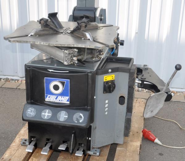 GIULIANO S224 F Reifenmontiermaschine Montiermaschine Reifenwechselmaschine